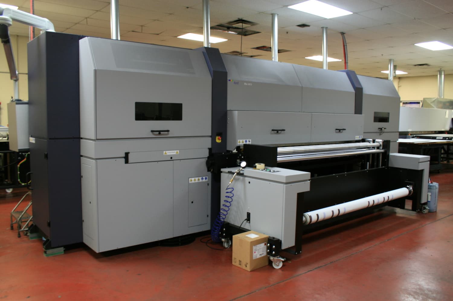 Digital press line outputting full-colour sheets