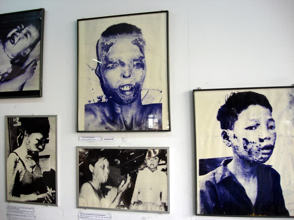 Guillotine cutter and finishing tools in print workshop